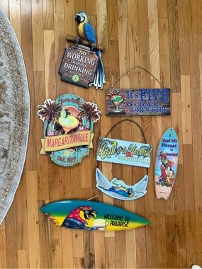 Margaritaville Tropical Wall Sign Set - Bright Multicolor Parrot Plaques